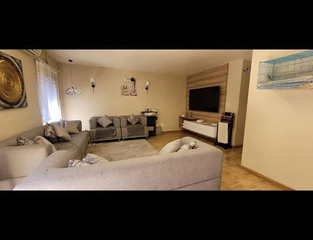 3 BEDROOM TOWNHOUSE FOR SALE IN BRACKENHURST